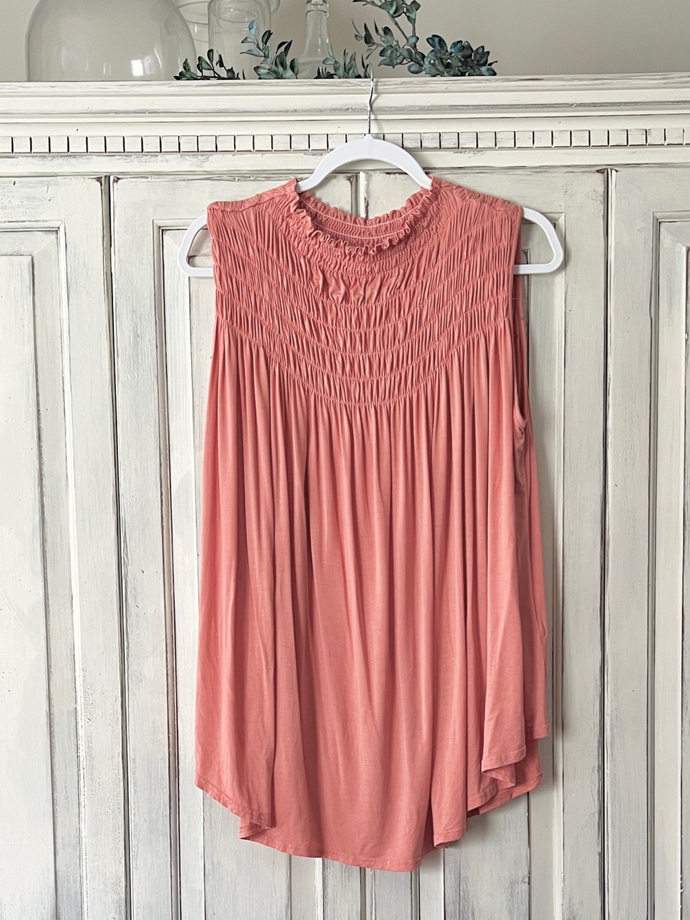 🟠ALLIE ROSE Sleeveless Mock Neck Smocked Swing Top in Coral LARGE
